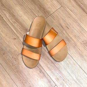 Reef brand. Brown/tan sandals/slides